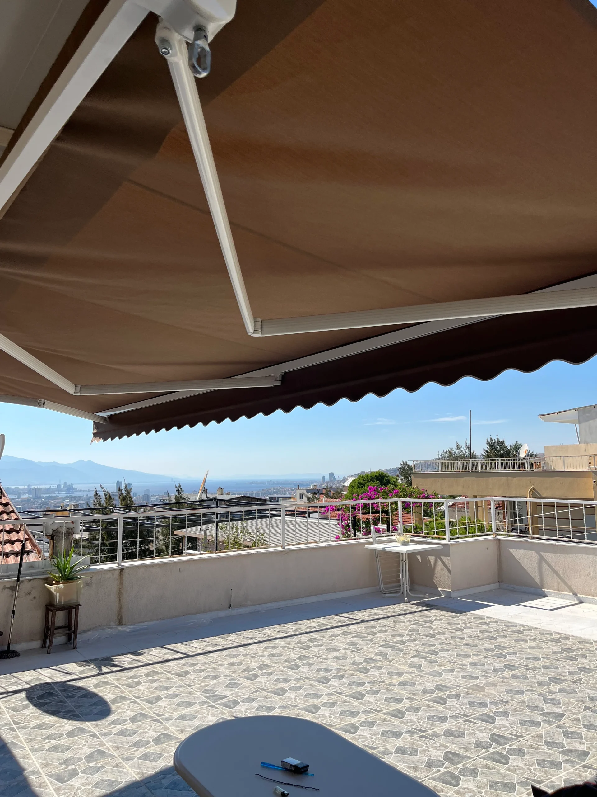 Bornova premium mafsallı tente uygulaması